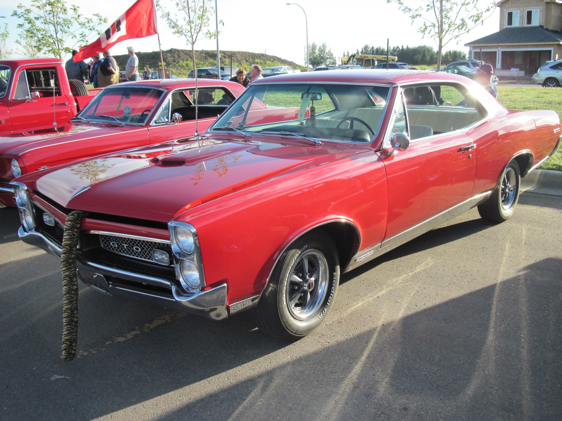 neumáticos fotografía pontiac rojo faros