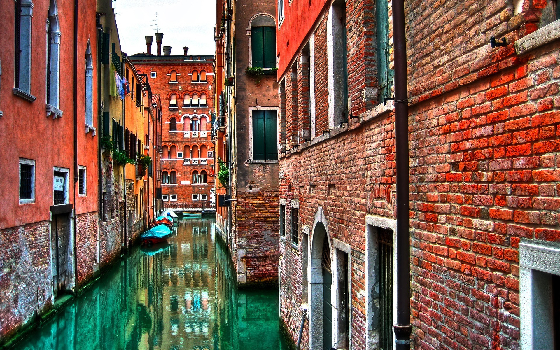 tv venice italy water brick house wall