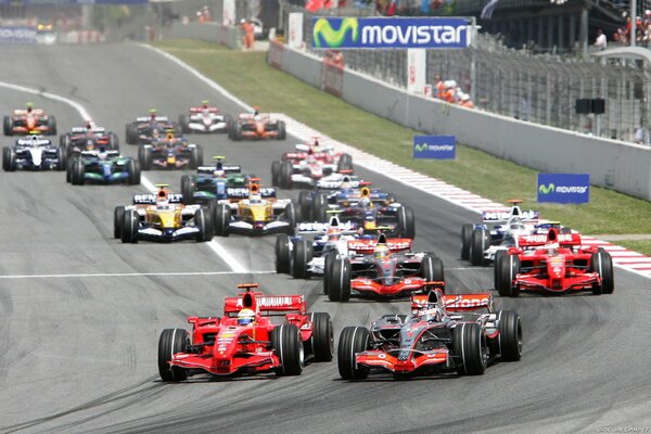 Course de voitures de sport sur la piste