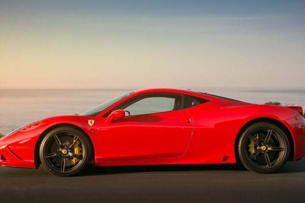 Ferrari rojo con pinzas amarillas