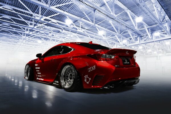 Getunter Lexus RC-F, roter Lexus RC-F im getunten, roter Lexus RC-F im Hangar, roter Lexus RC-F unter den Scheinwerfern