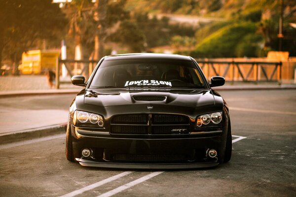 El elegante Dodge Charger tomó su posición