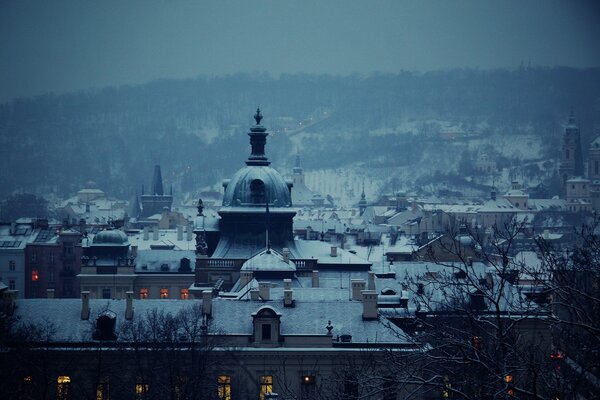 Vue de la ville d hiver bleu