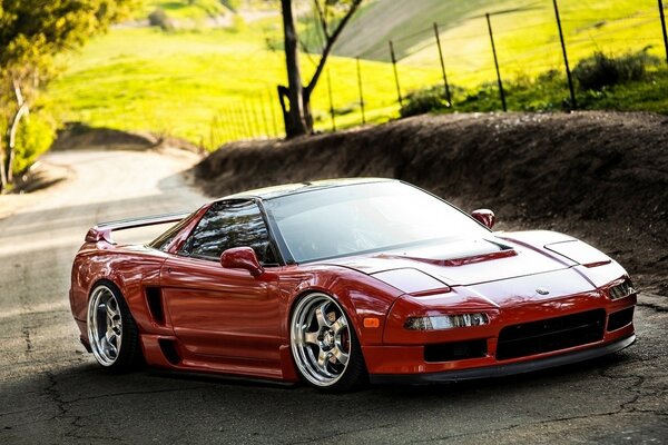 Voiture rouge sport belle