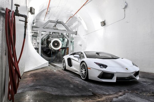 The elegance of white in a Lamborghini Aventador