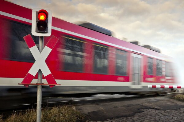 Rotes Ampellicht am Bahnübergang