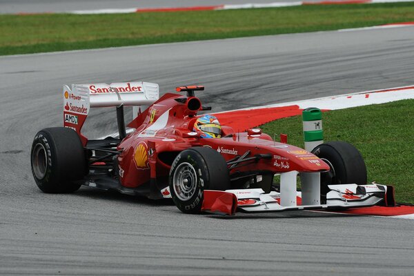 Voiture de course sportive sur la piste