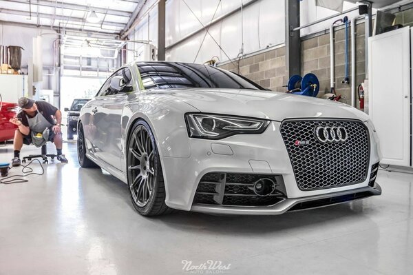 Blanco Tuned Audi coche