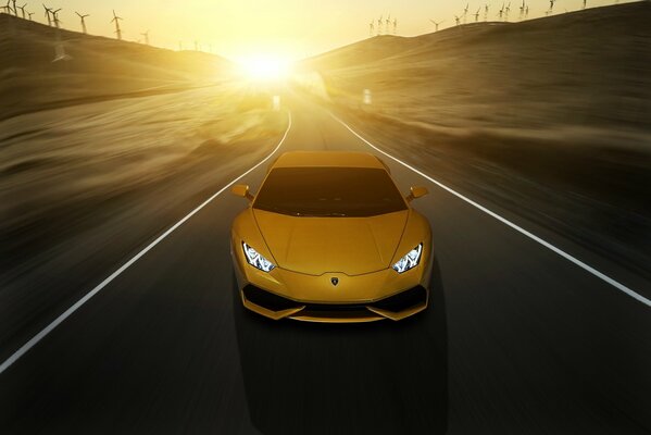 Sfondo giallo lamborghini al tramonto