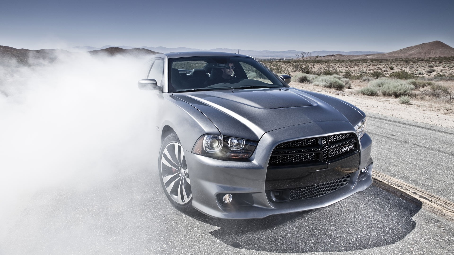 voiture dodge charger srt8 gris route