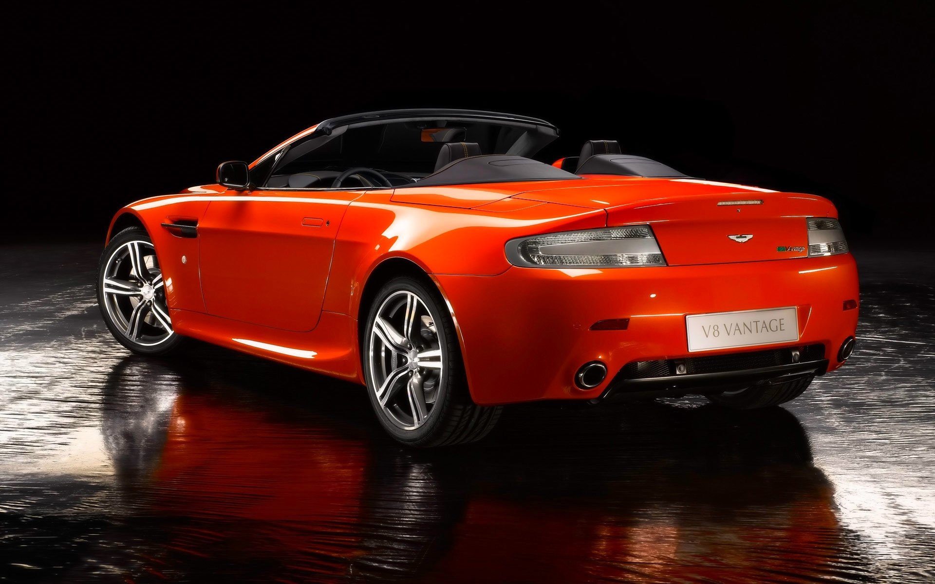 aston martin v8 vantage n400 auto aston martin arancione convertibile