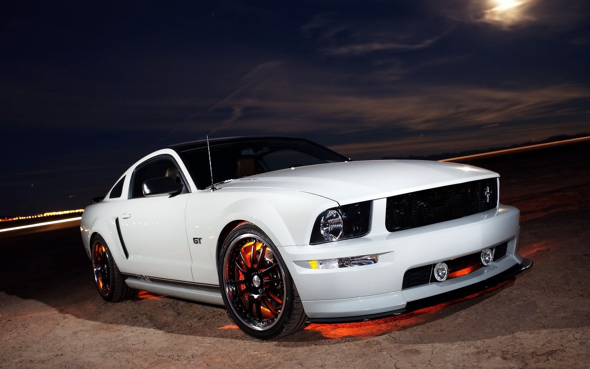 ford mustang bianco notte