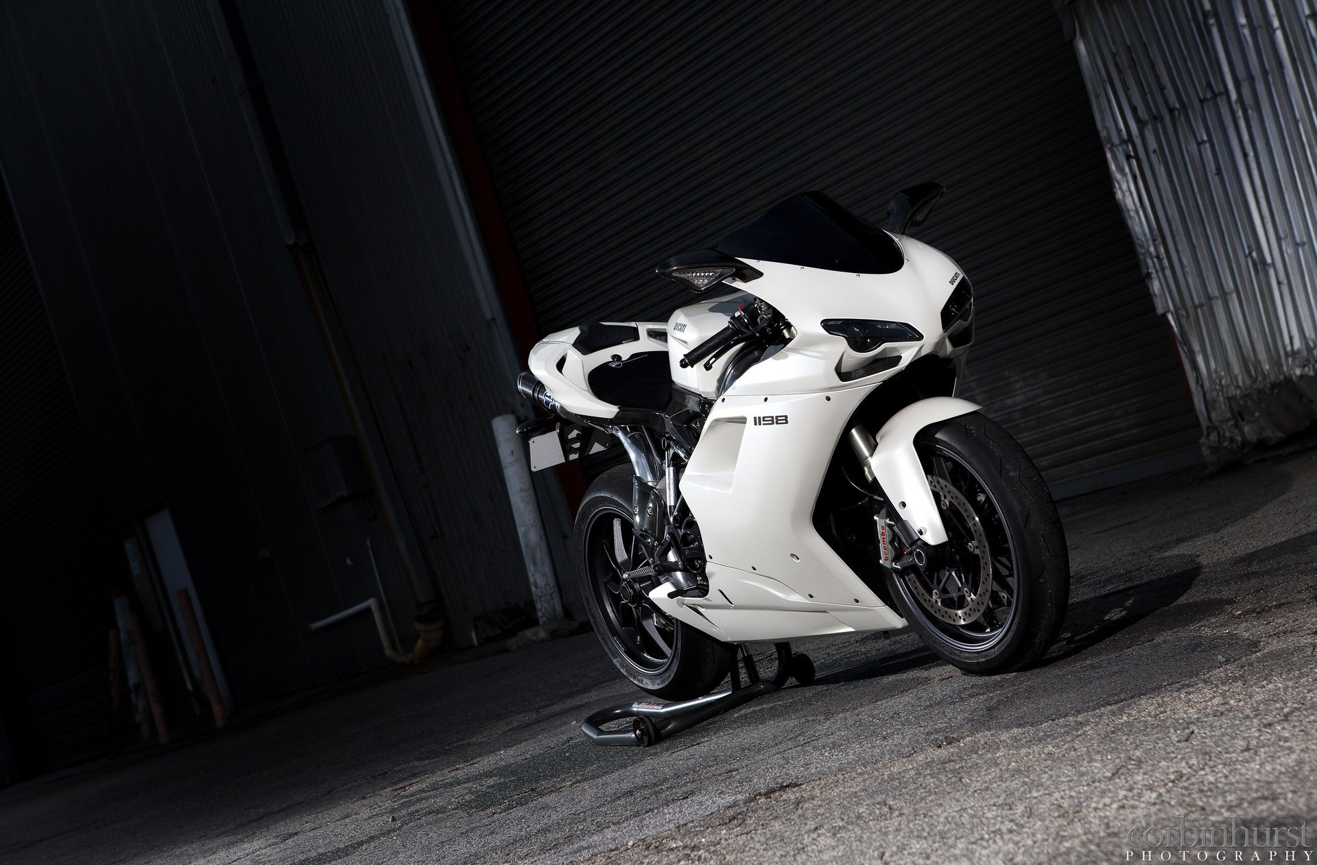 ducati 1198 sportbike ducati sportbike moto moto bianco sfondo scuro design italia moto hi-tech veicoli a motore