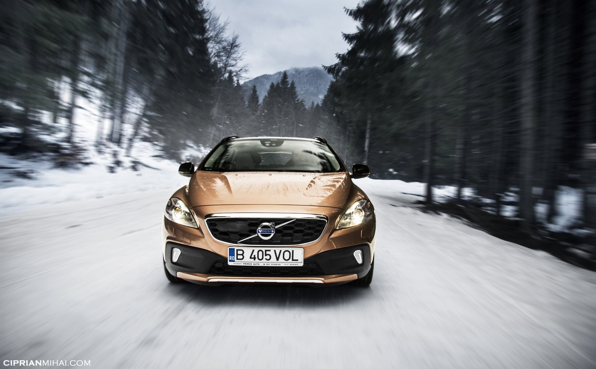 volvo volvo v40 cross country route vitesse forêt hiver