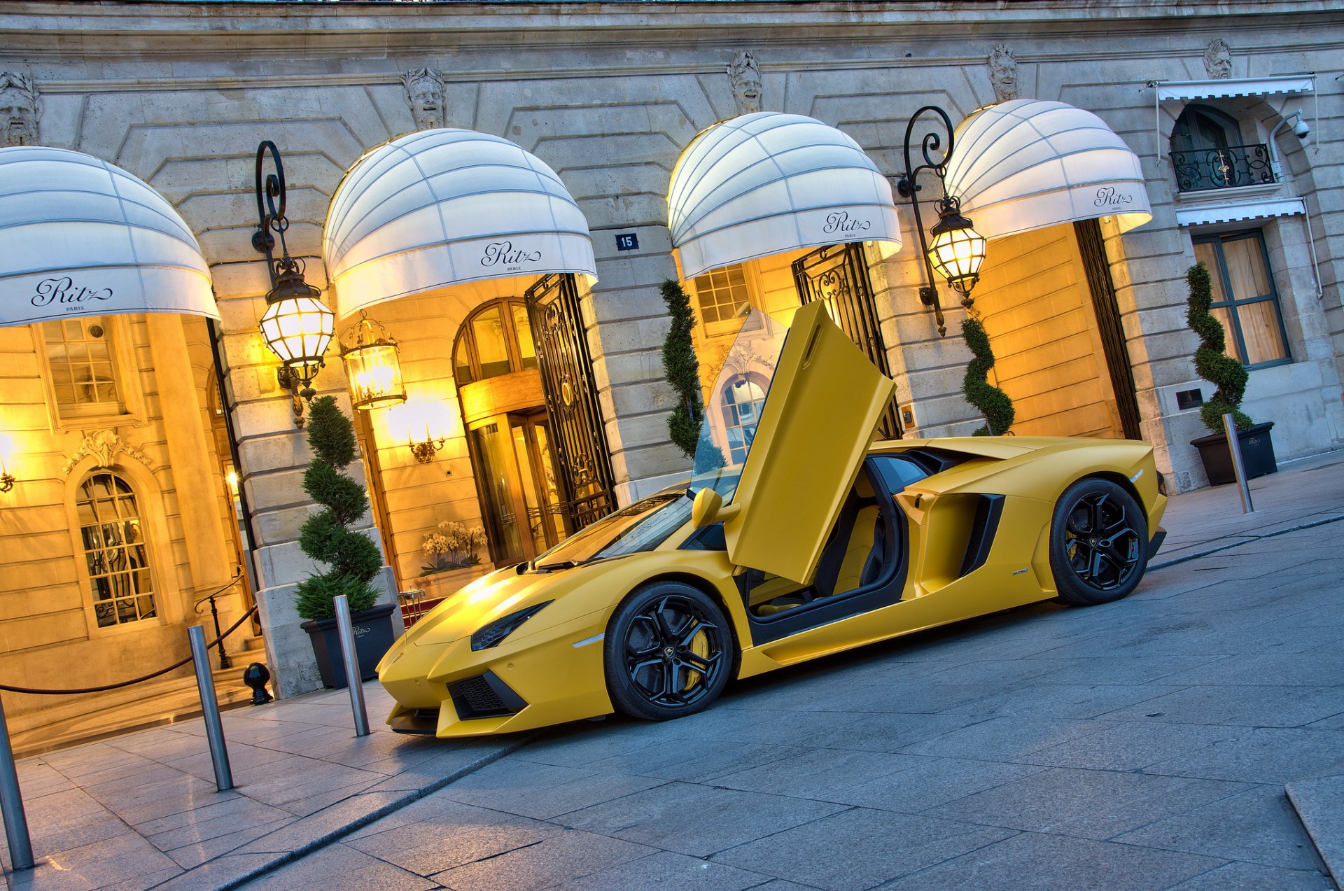 lamborghini aventador lp700-4 giallo supercar edificio lamborghini aventador