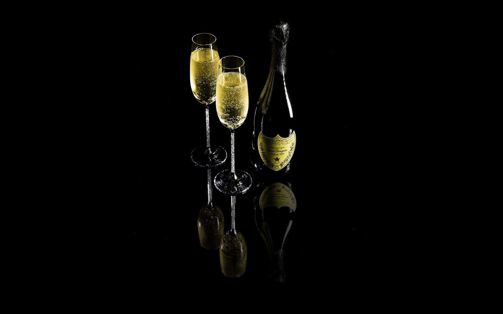 dom perignon шампанское игристое вино champagne напитки черный фон отражение роскошь бутылка бокалы алкоголь спиртное выпивка