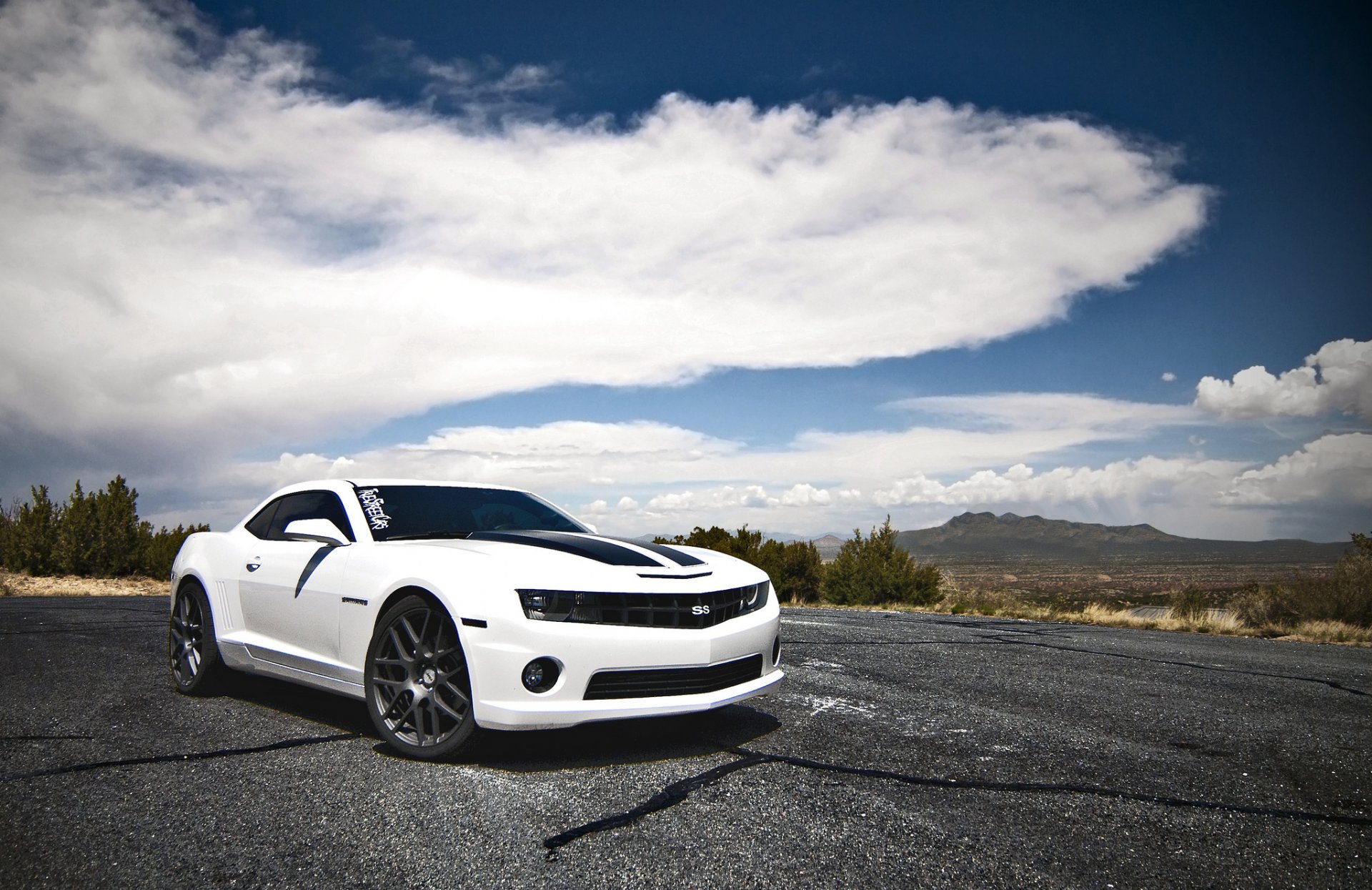 chevrolet camaro ss белый шевроле камаро горы облака