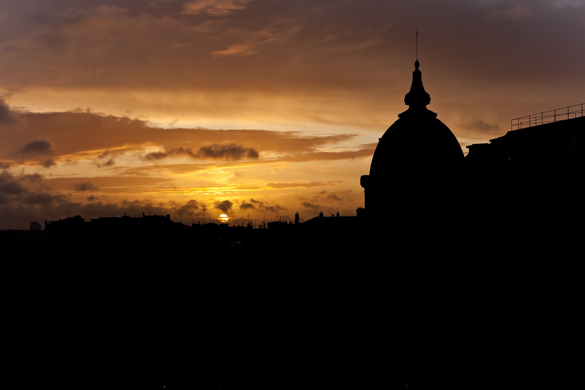 coucher de soleil soleil toit silhouette paris