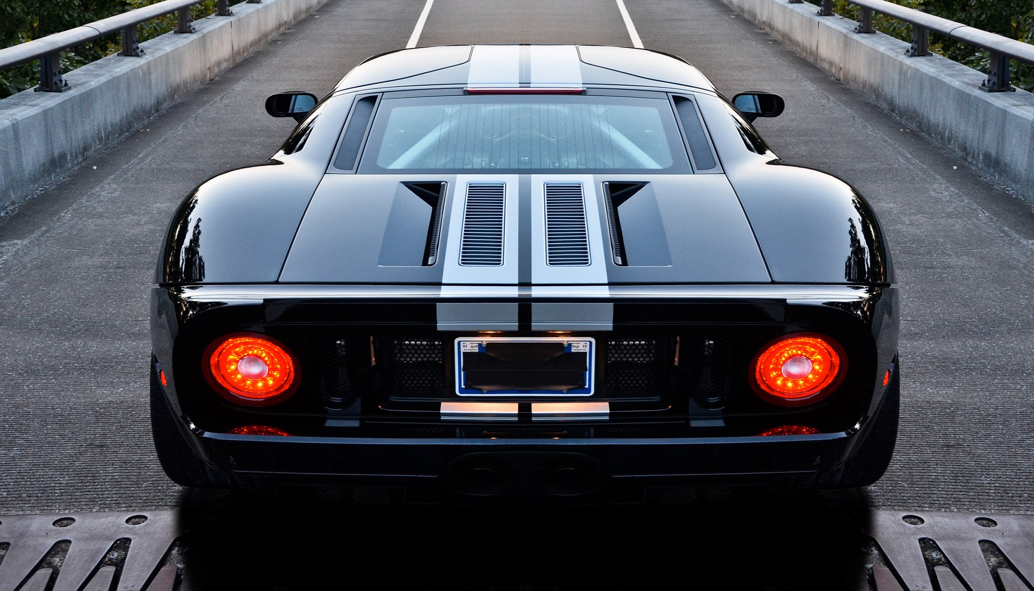 ford gt black back