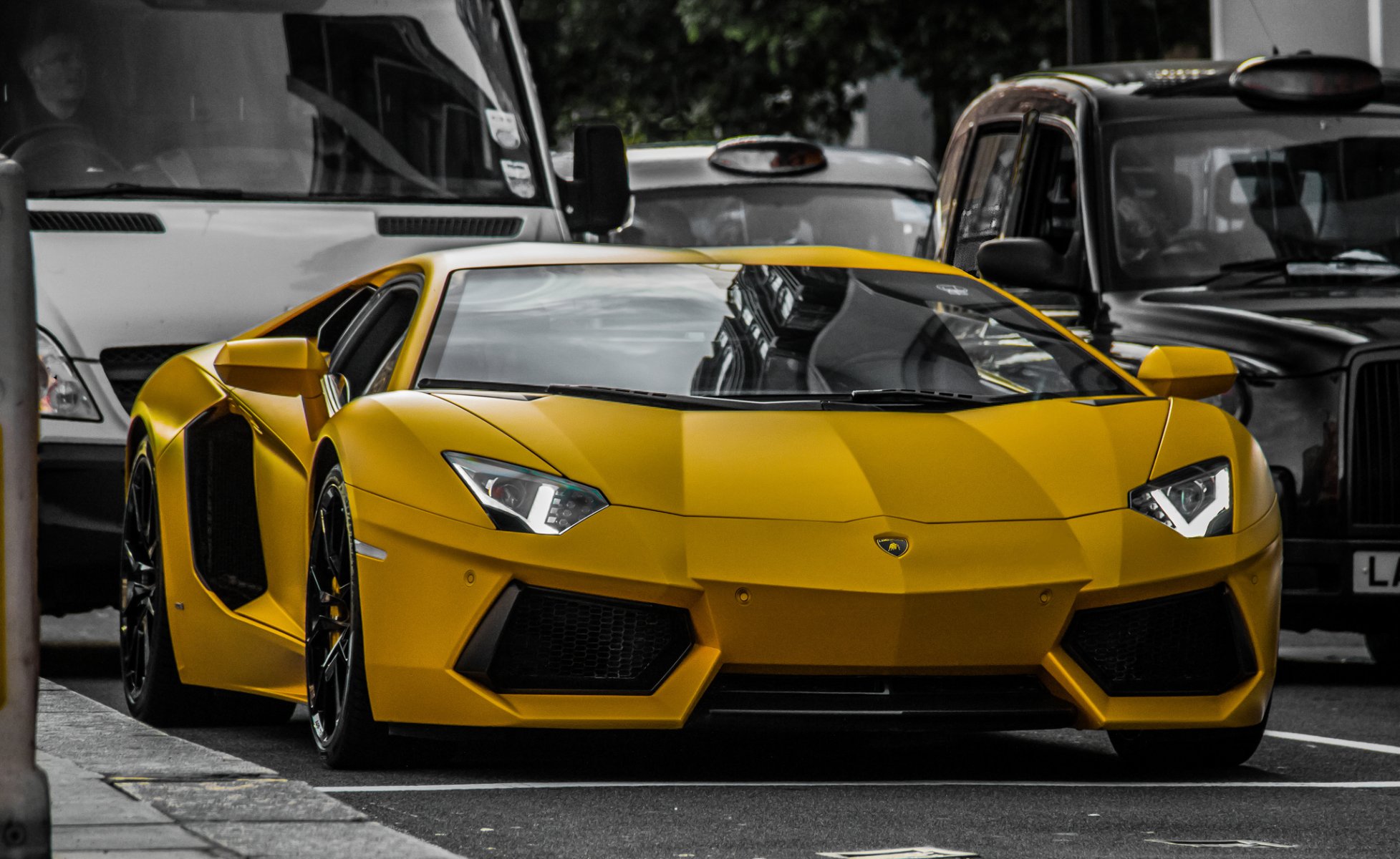 lamborghini aventador lp640 żółty sport samochód samochody sportowe super samochód lamborghini aventador żółty ulica samochody