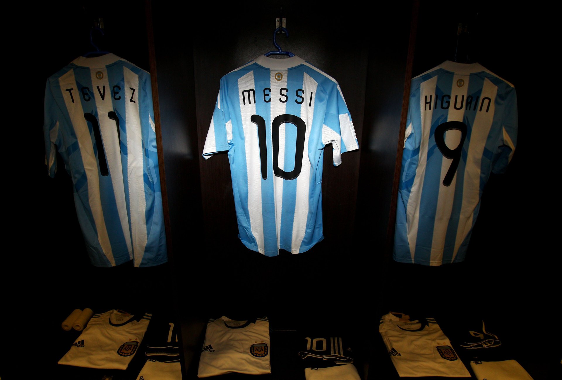 leo messi selección argentina camisetas lionel messi lionel messi fútbol argentina uniforme tres oscuridad noche deporte messi