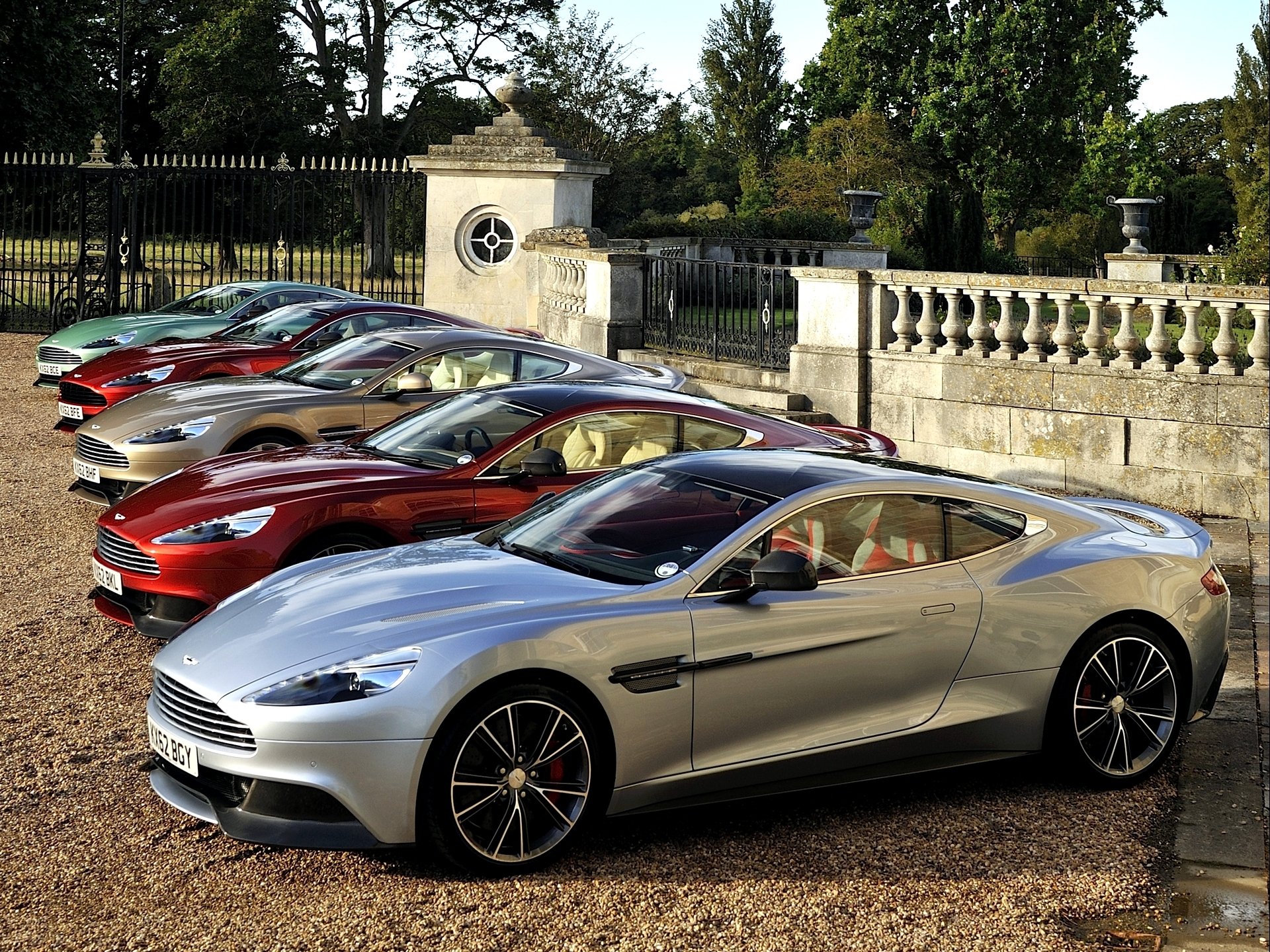 voitures papier peint aston martin vanquish 2012 cinq sportcars voiture papier peint aston martin vanquish voitures de sport joliment