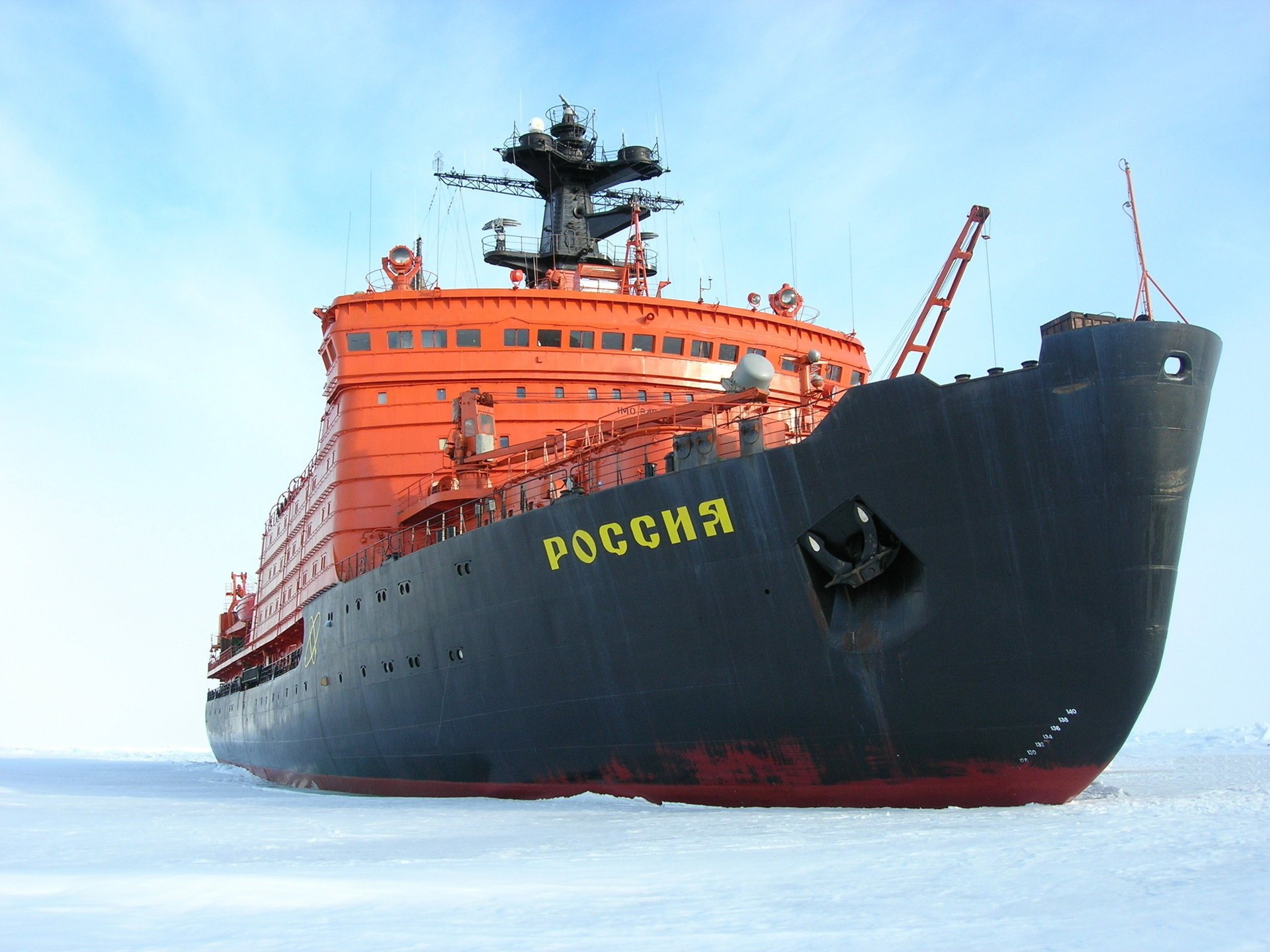 eisbrecher atomar russland eis transport ozean meer schiff himmel frost antarktis