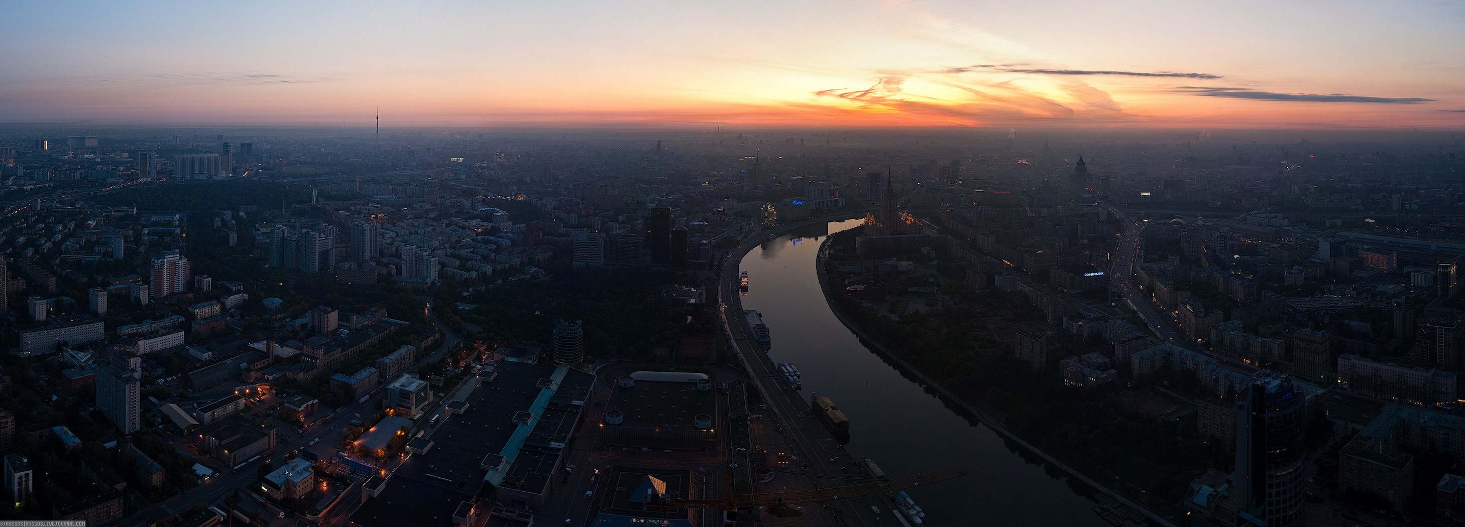 moscou rivière maison matin ciel panorama