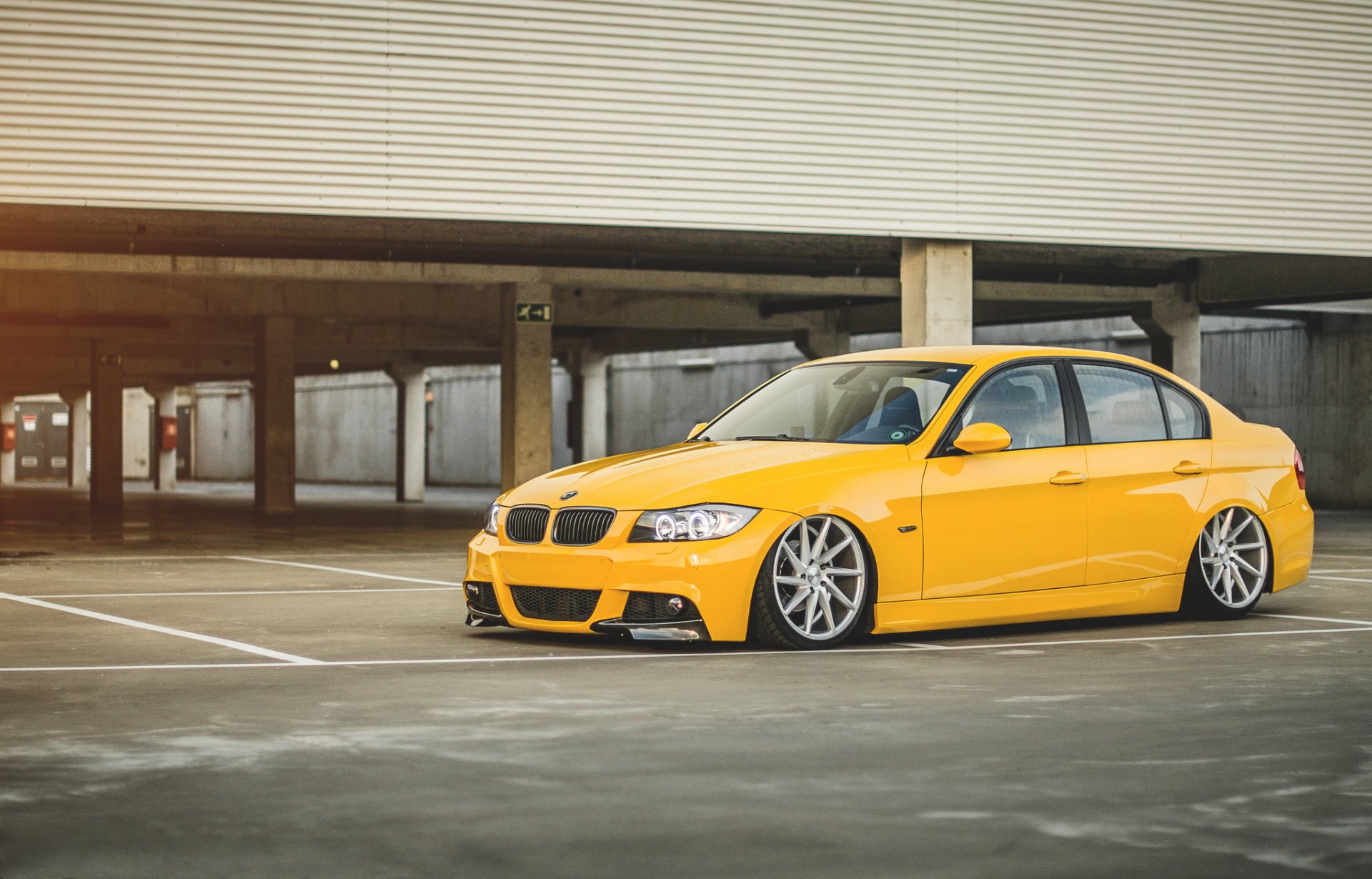 bmw série 3 e90 jaune bmw parking suspension