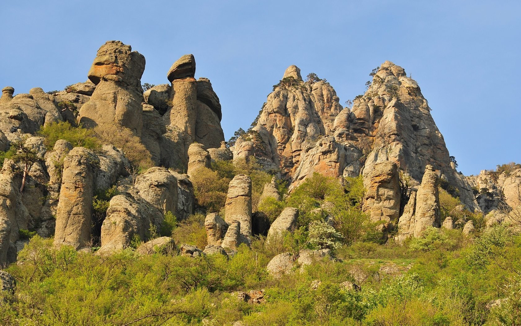 demerjee meridionale valle dei fantasmi crimea montagne rocce erba cielo natura