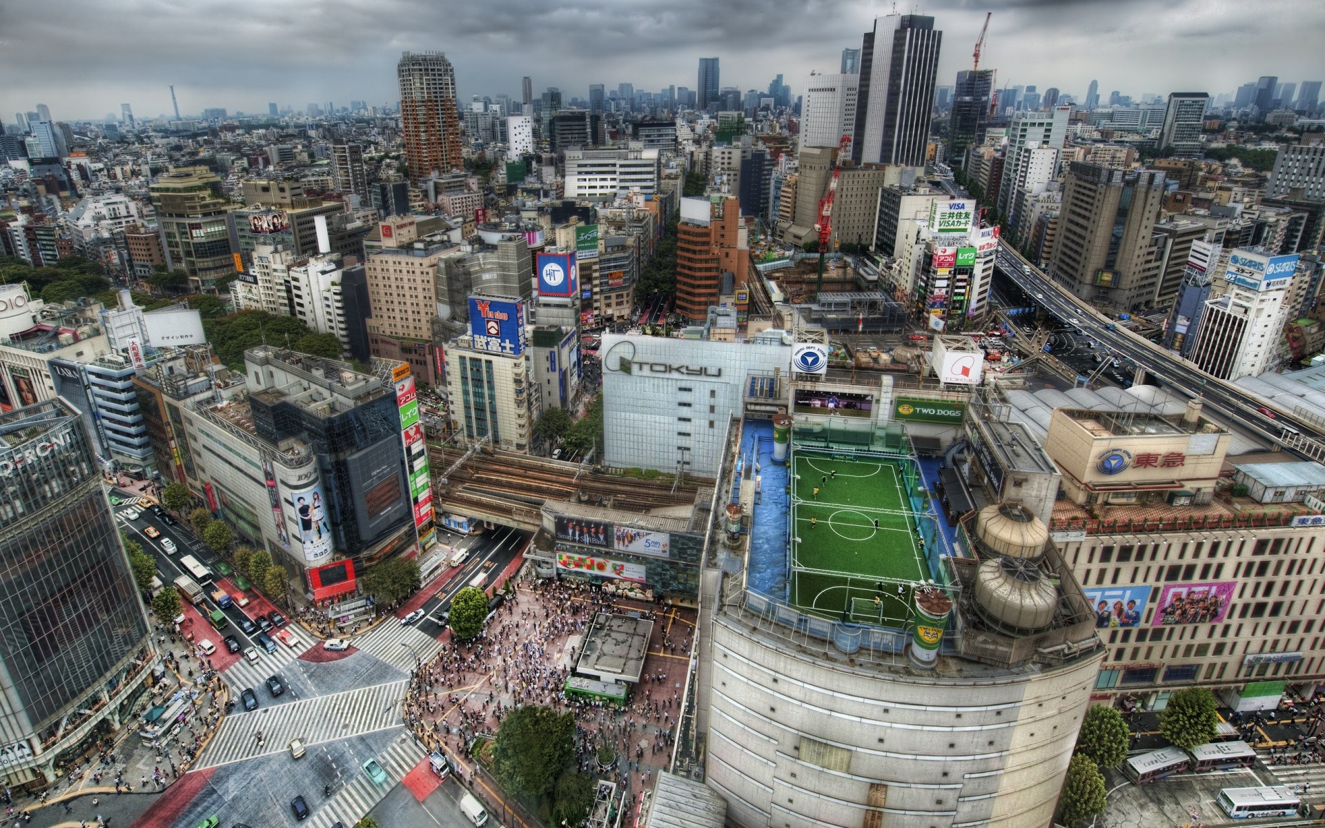 tokyo japon métropole hdr maisons toits football terrain route foule personnes