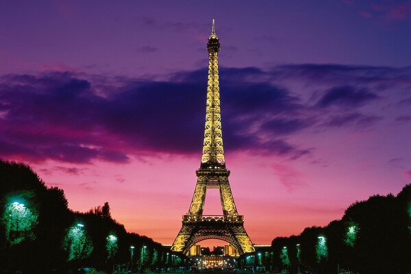 Tour Eiffel au crépuscule