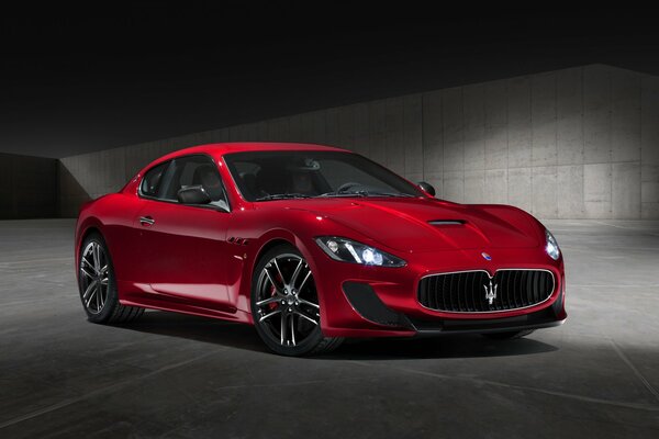 Maserati grandtourizmo Farbe rot