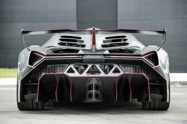 Aggressiver Sportwagen lamborghini veneno