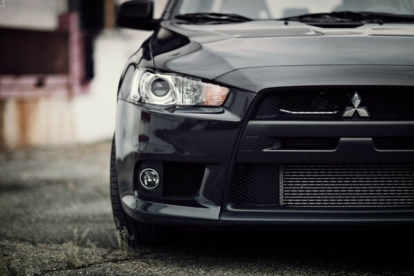 Schwarz mitsubishi lancer x evo 10 vorne