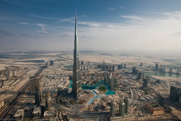 The spire of the Dubai tower pierces the sky