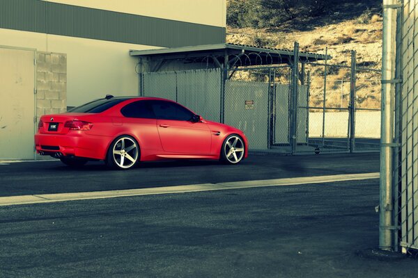 Foto de coche de carreras rojo