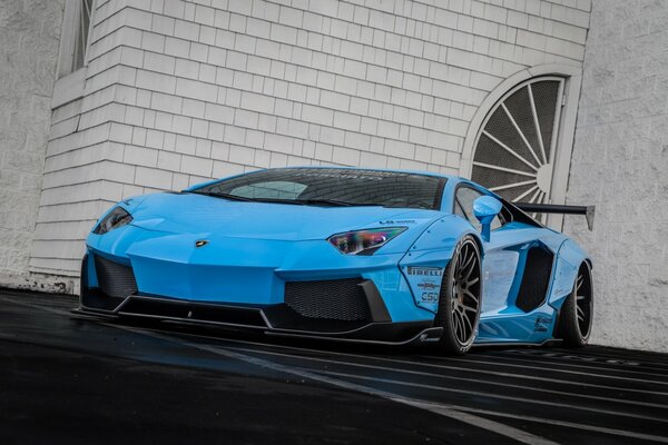 Blaues Auto Lamborghini aventador