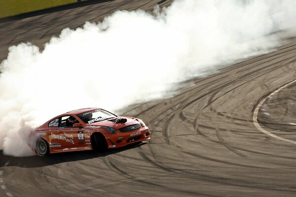 Drift voiture de sport dans un virage