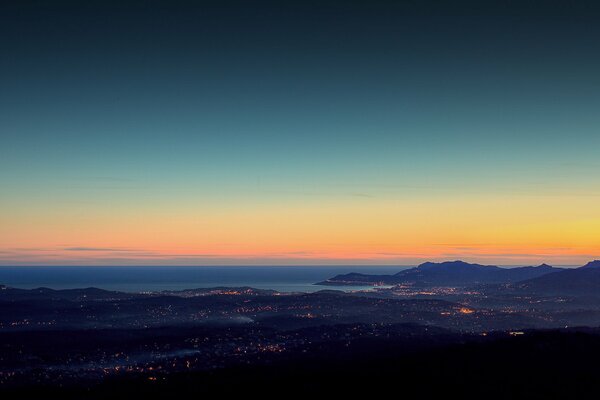 Puesta de sol cielo nocturno horizonte