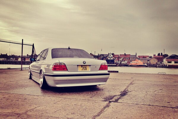 Bmw e38 on the city embankment