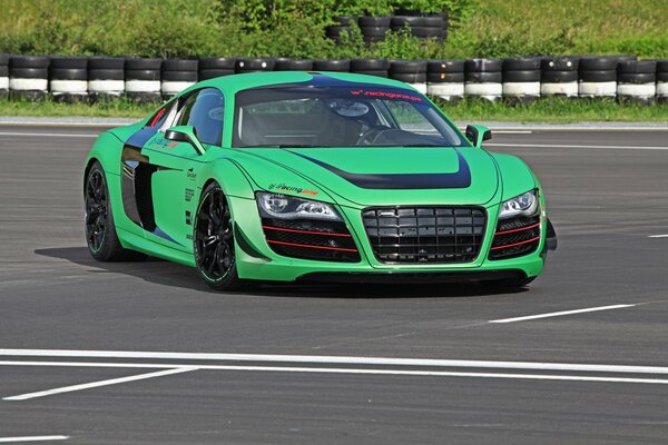 Racing Audi R8 light green color tuning