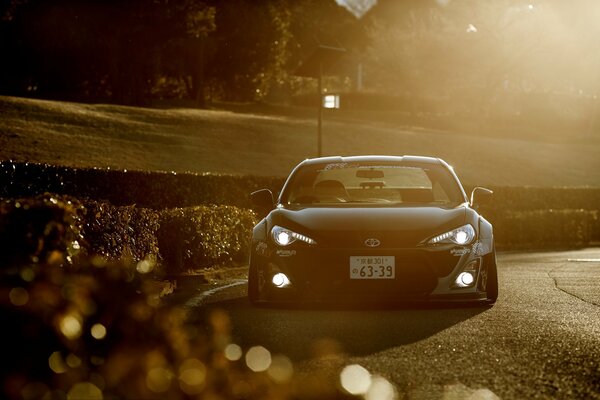 Posando el conejo cohete scion fr-s