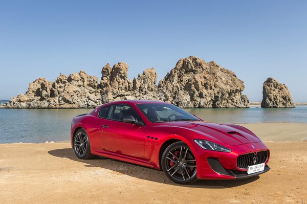 Maserati granturismo 2014 красная модель