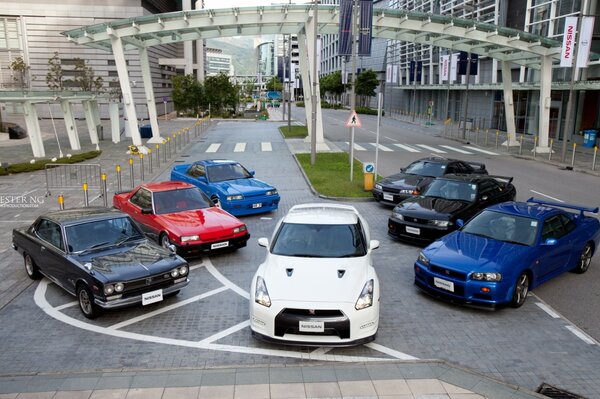 Hermosa presentación de la línea de automóviles Nissan