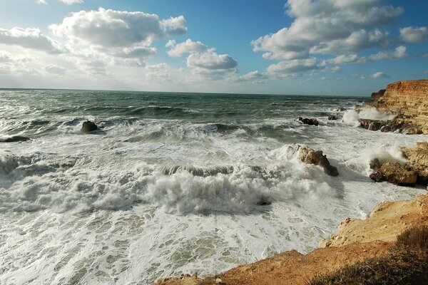 Baie bleue lors d une tempête sur la mer