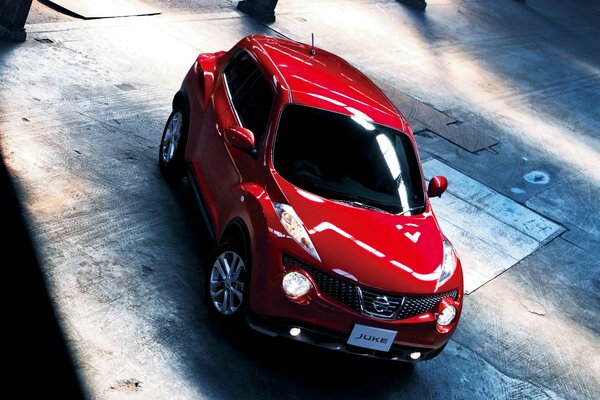 Rojo brillante Nissan vista superior