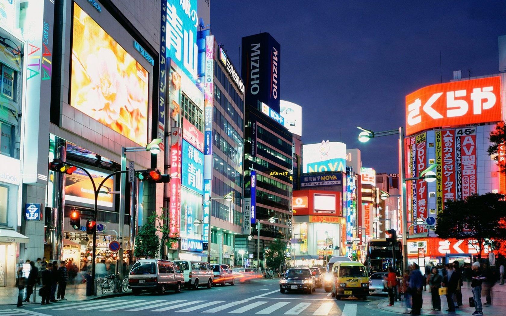 japón calle tráfico publicidad luces transición noche