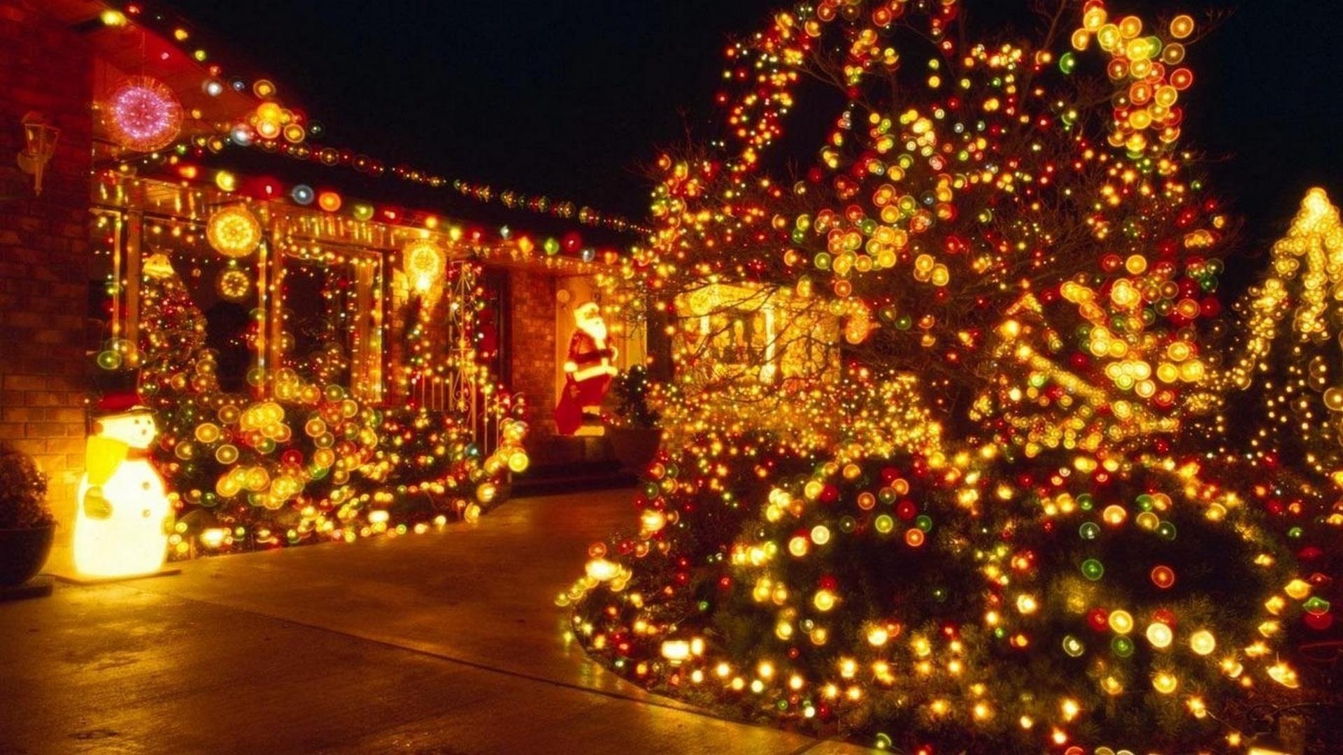 stadt neujahr weihnachtsbaum urlaub weihnachtsmann lichter blendung dekoration luftballons geschäfte schaufenster gebäude straße nacht santaclaus girlande