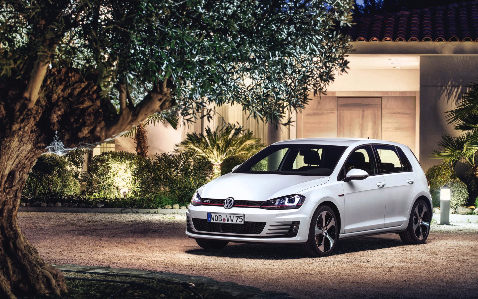 volkswagen гольф gti авто машина здание дом вечер белый фары автомобиль